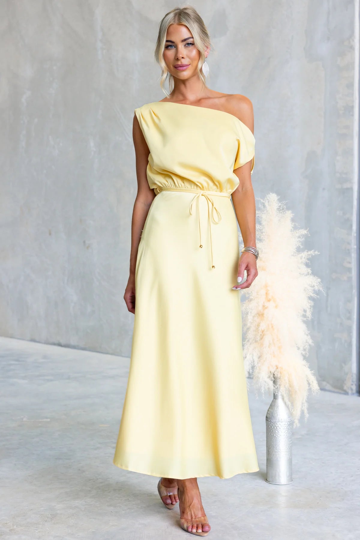 Slant Shoulder Solid Color Lace Up Dress